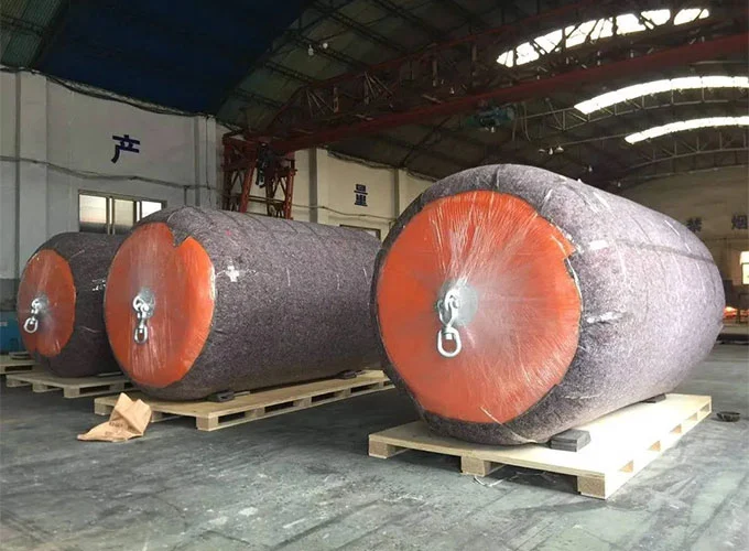 Điều gì làm cho tấm chắn bùn nổi Polyurethane trở thành sự lựa chọn đáng tin cậy để bảo vệ hàng hải?